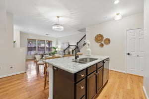 Donovan Dr-S0605-018.jpg