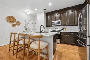 Donovan Dr-S0605-019.jpg