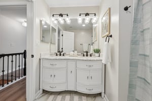 Donovan Dr-S0605-026.jpg