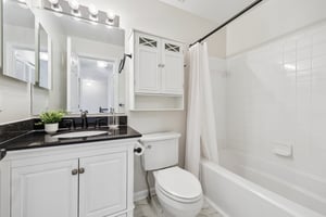 Donovan Dr-S0605-032.jpg