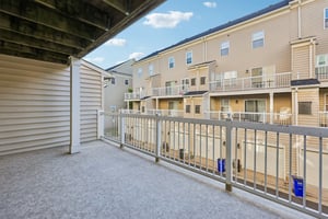 Donovan Dr-S0605-038.jpg