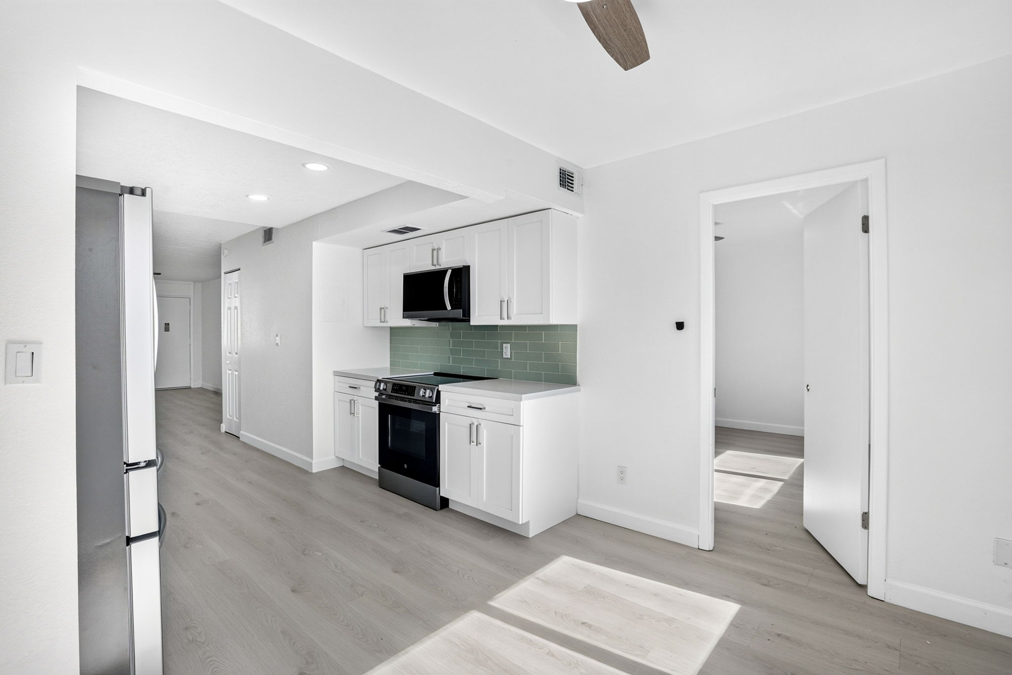Kitchen 6 of 8