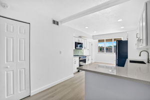 Kitchen 2 of 8