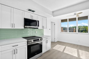 Kitchen 4 of 8