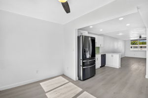 Kitchen 5 of 8