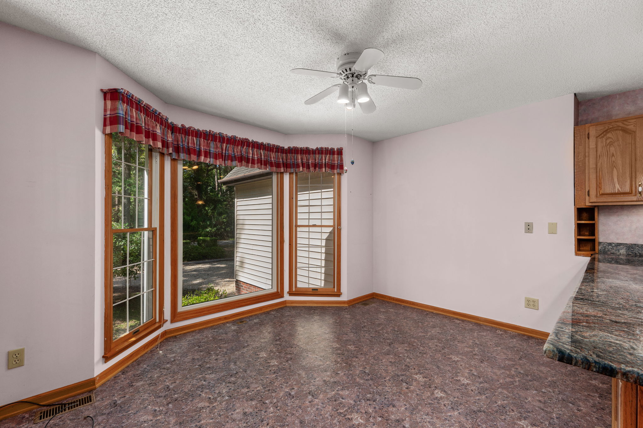 51-Hickory-Trail-Breakfast-Nook