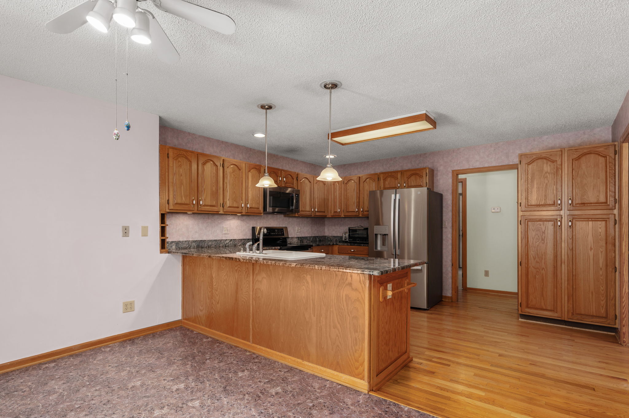 51-Hickory-Trail-Breakfast-Nook-to-Kitchen