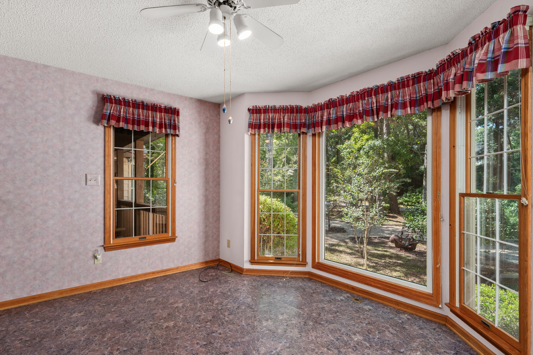 51-Hickory-Trail-Breakfast-Nook-V2