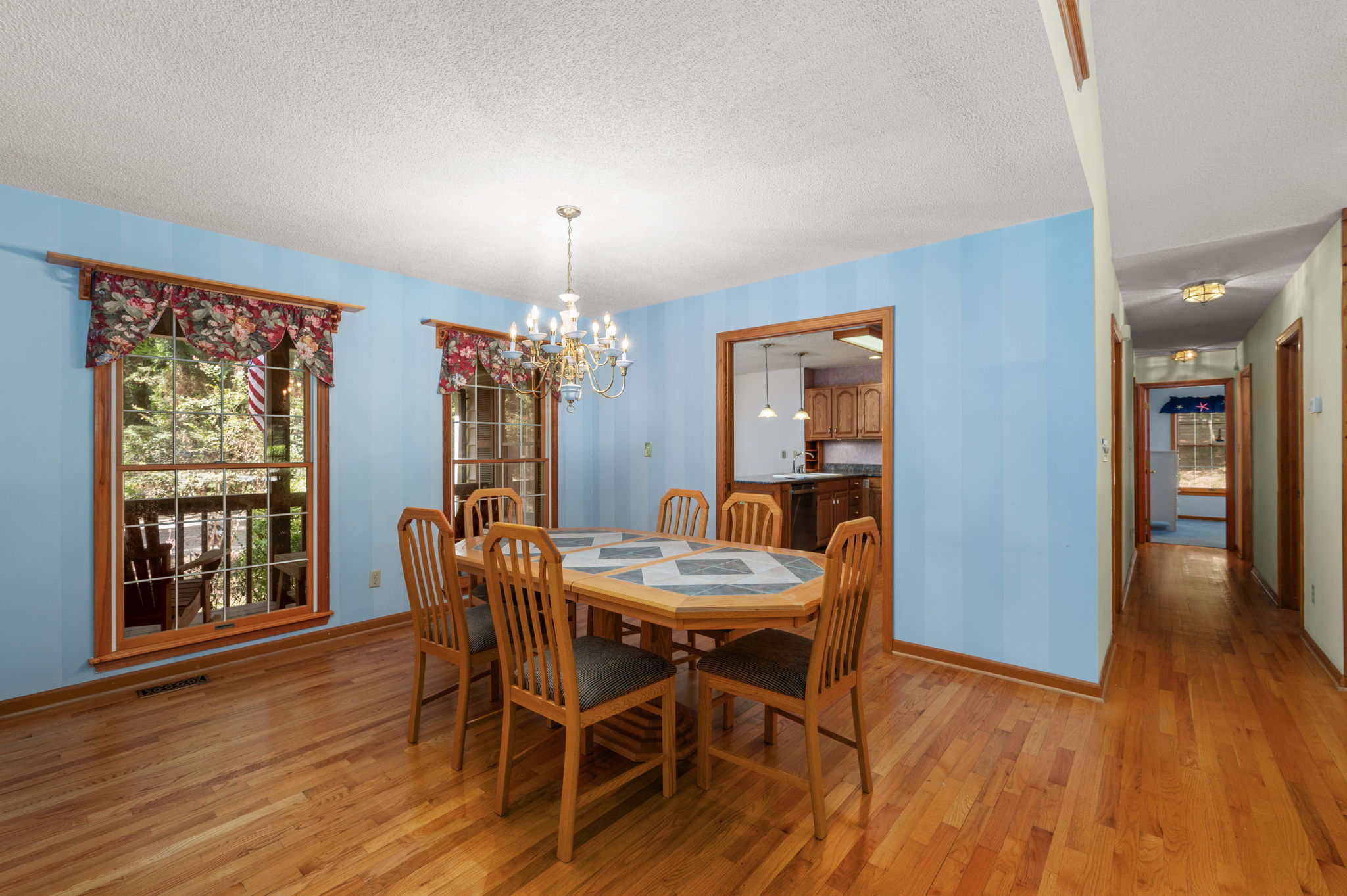 51-Hickory-Trail-Dining-V2
