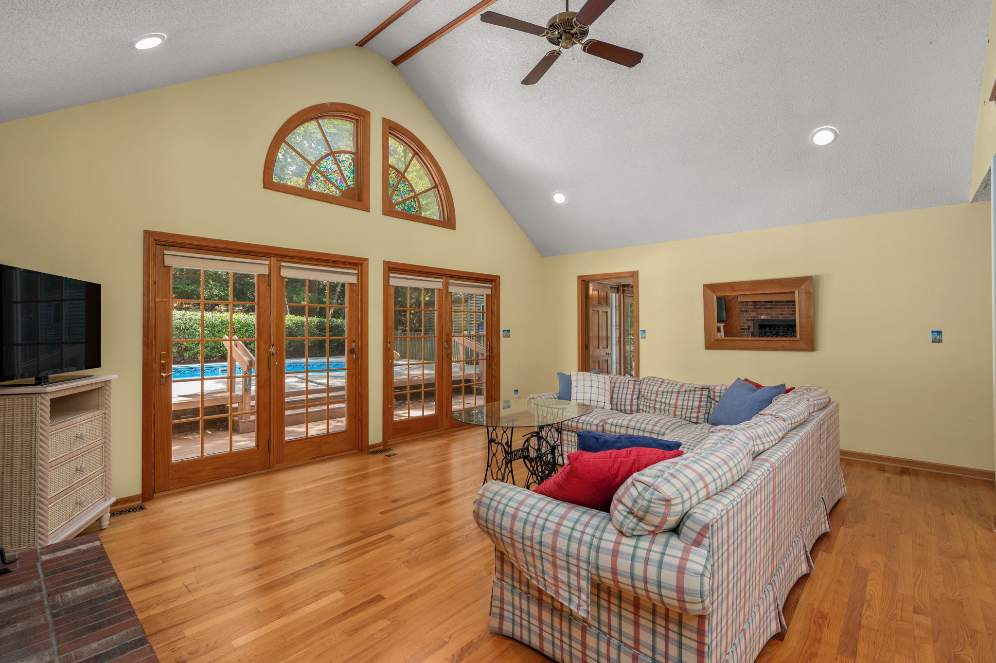 51-Hickory-Trail-Living-V8