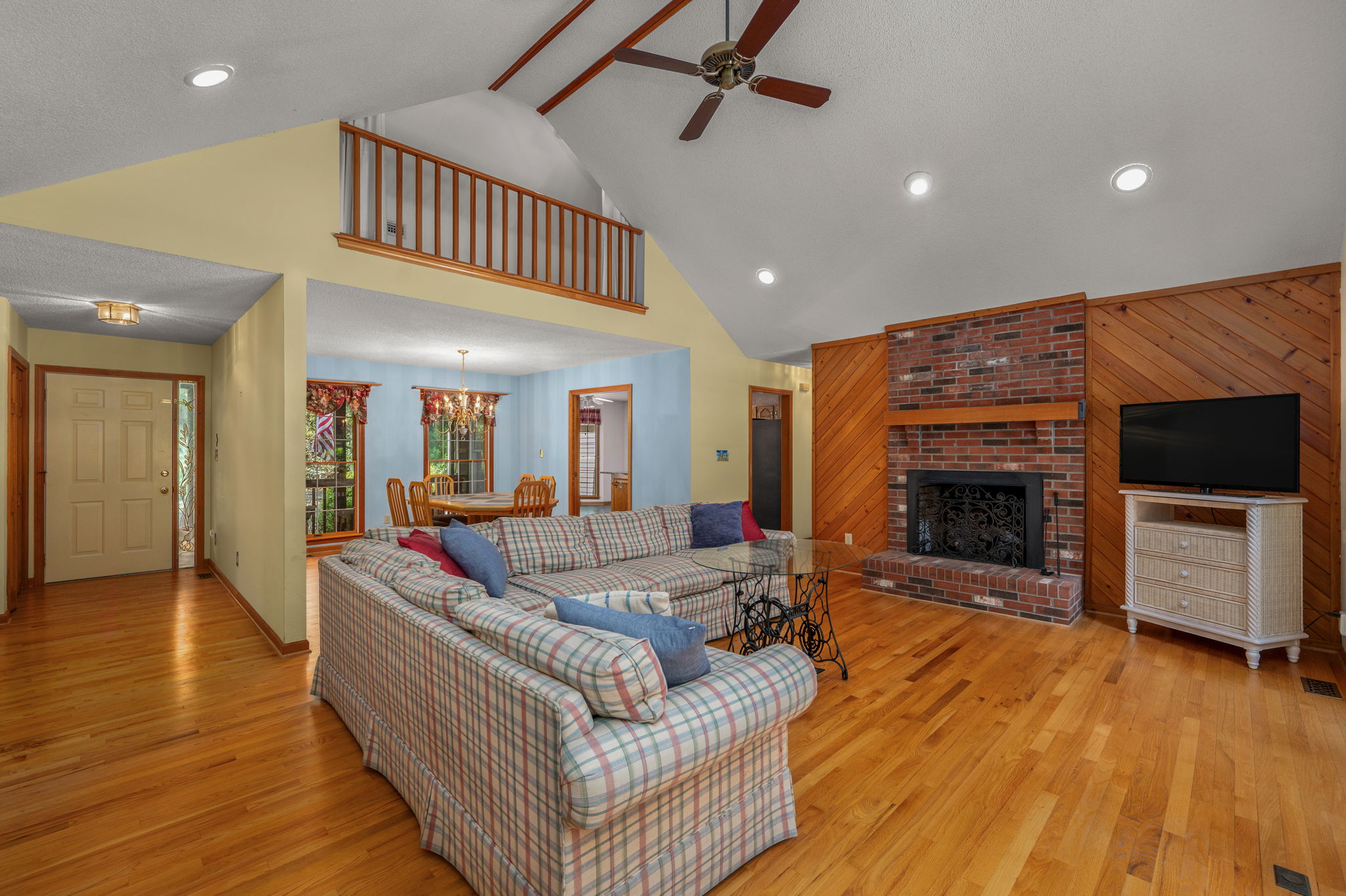 51-Hickory-Trail-Living-V7
