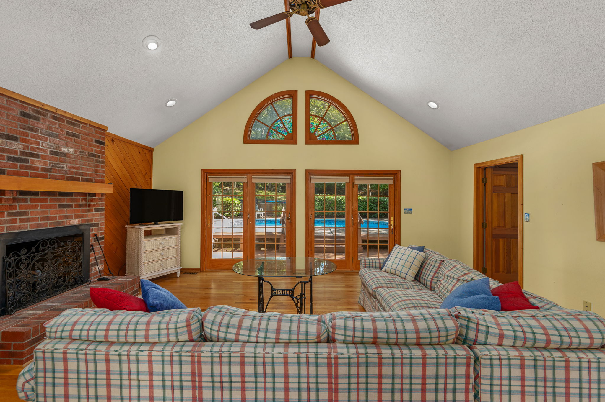 51-Hickory-Trail-Living