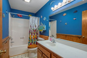 51-Hickory-Trail-Hall-Bath