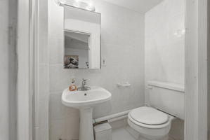  Photo 32
