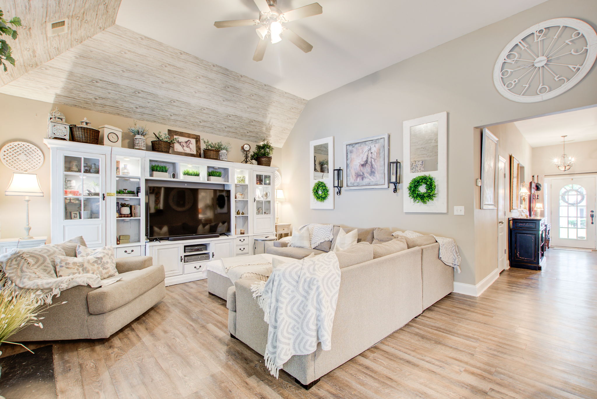 13 Living Room A w Foyer