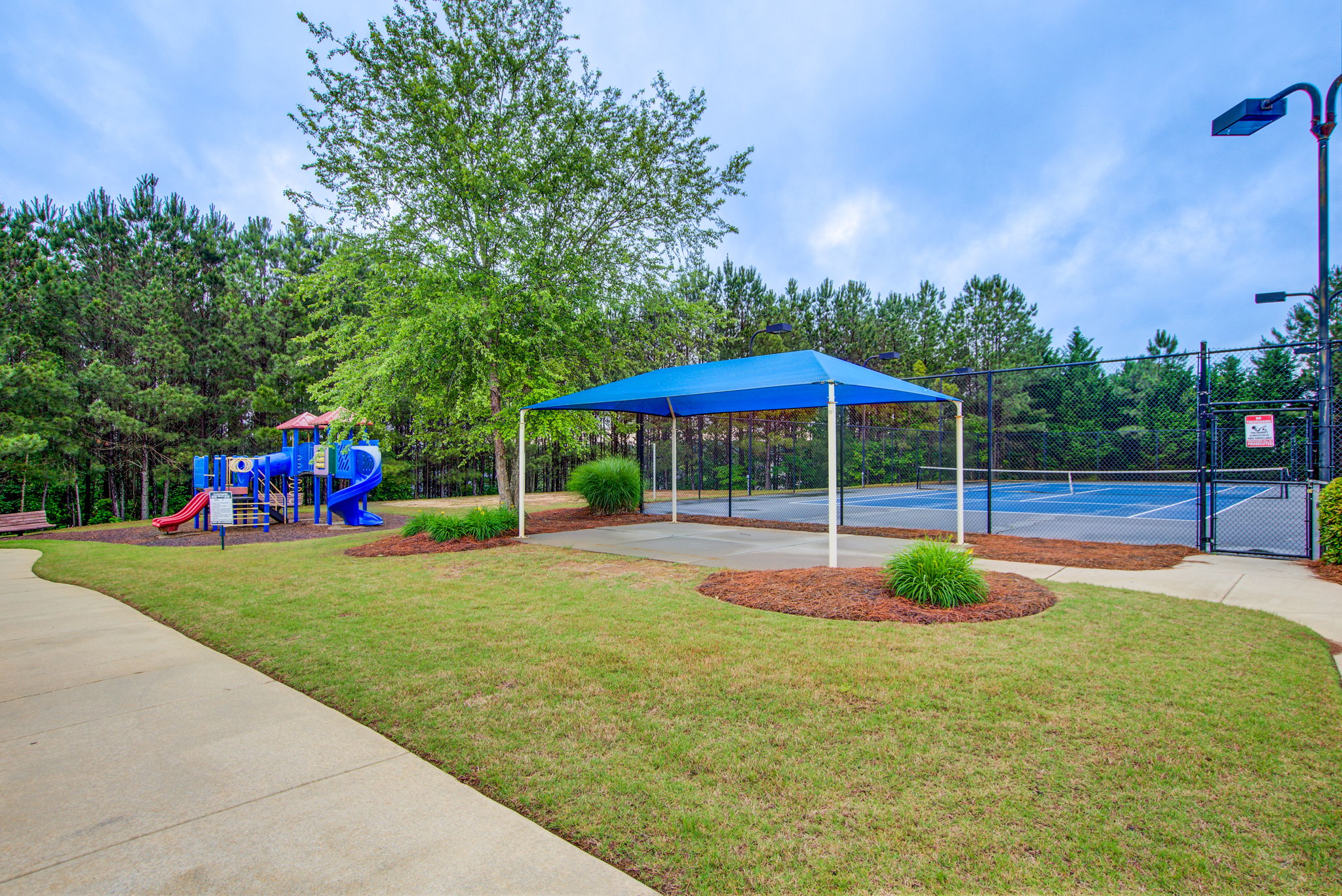 44 Ext Neighborhood Amenities
