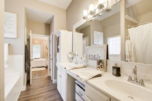 26 Main BR En Suite B w BR View