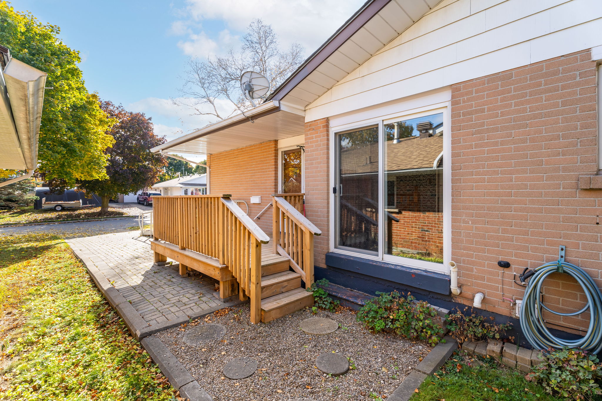 Front Porch/Entrance