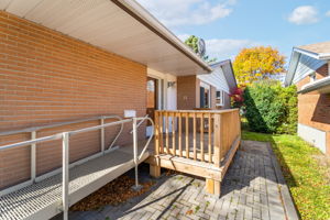 Front Porch/Entrance