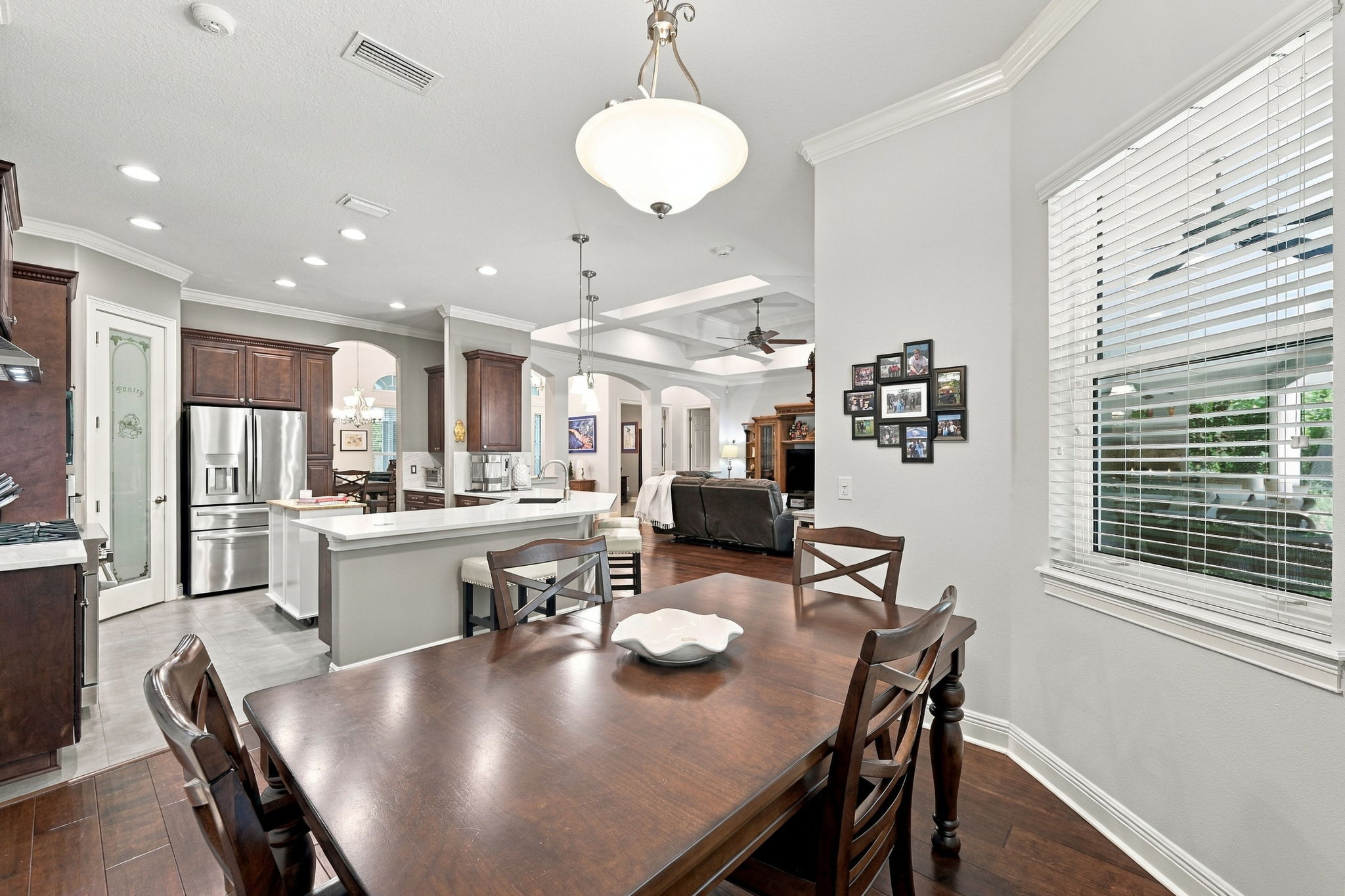 Kitchen Eat-in Area2