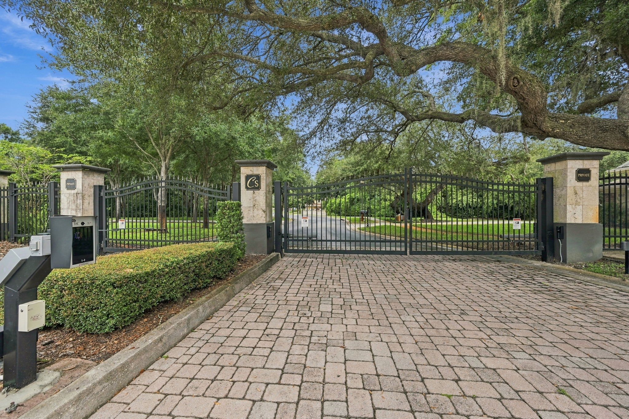 Creekside Gated Entry3