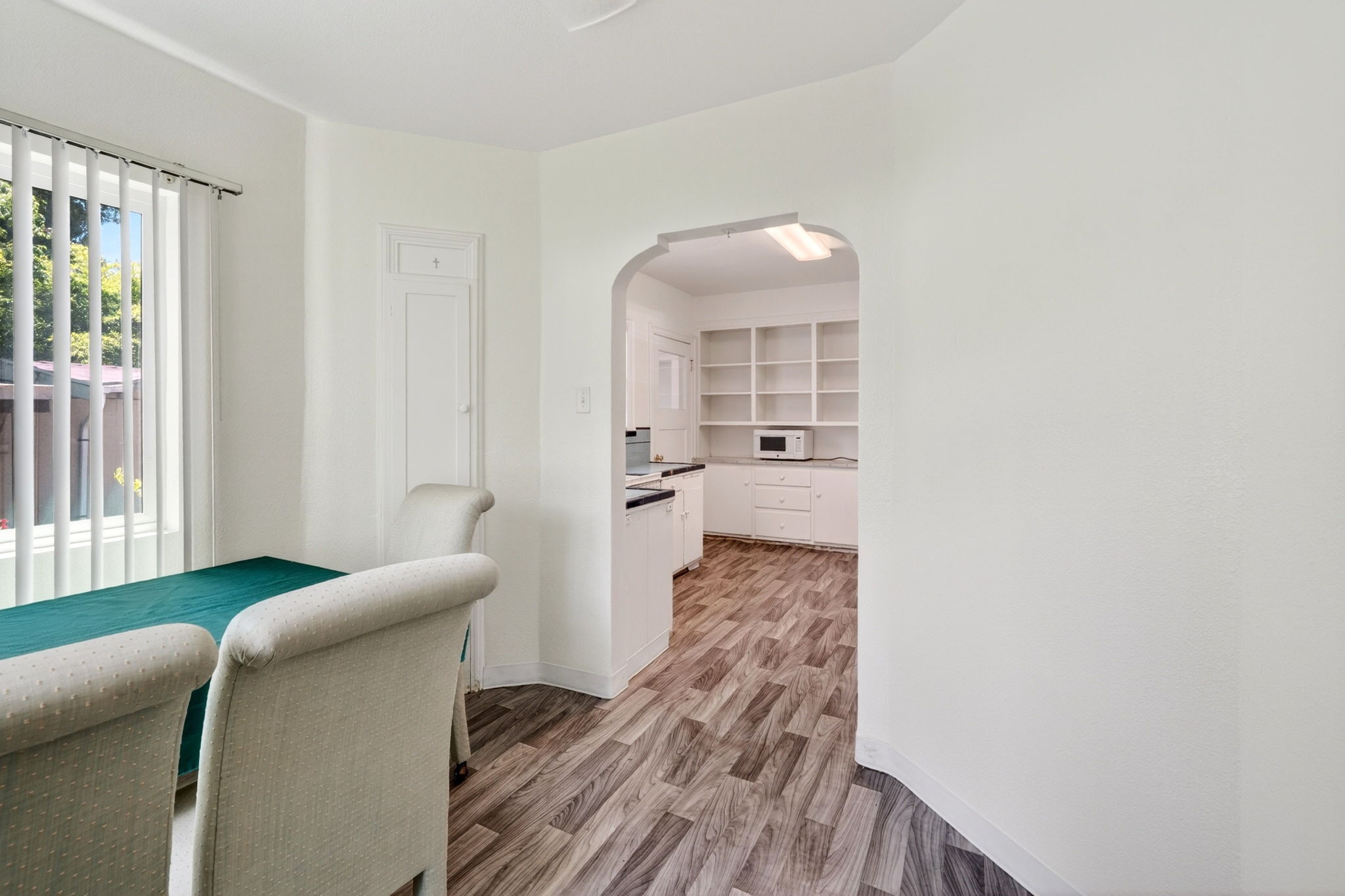 The breakfast nook with built in storage.