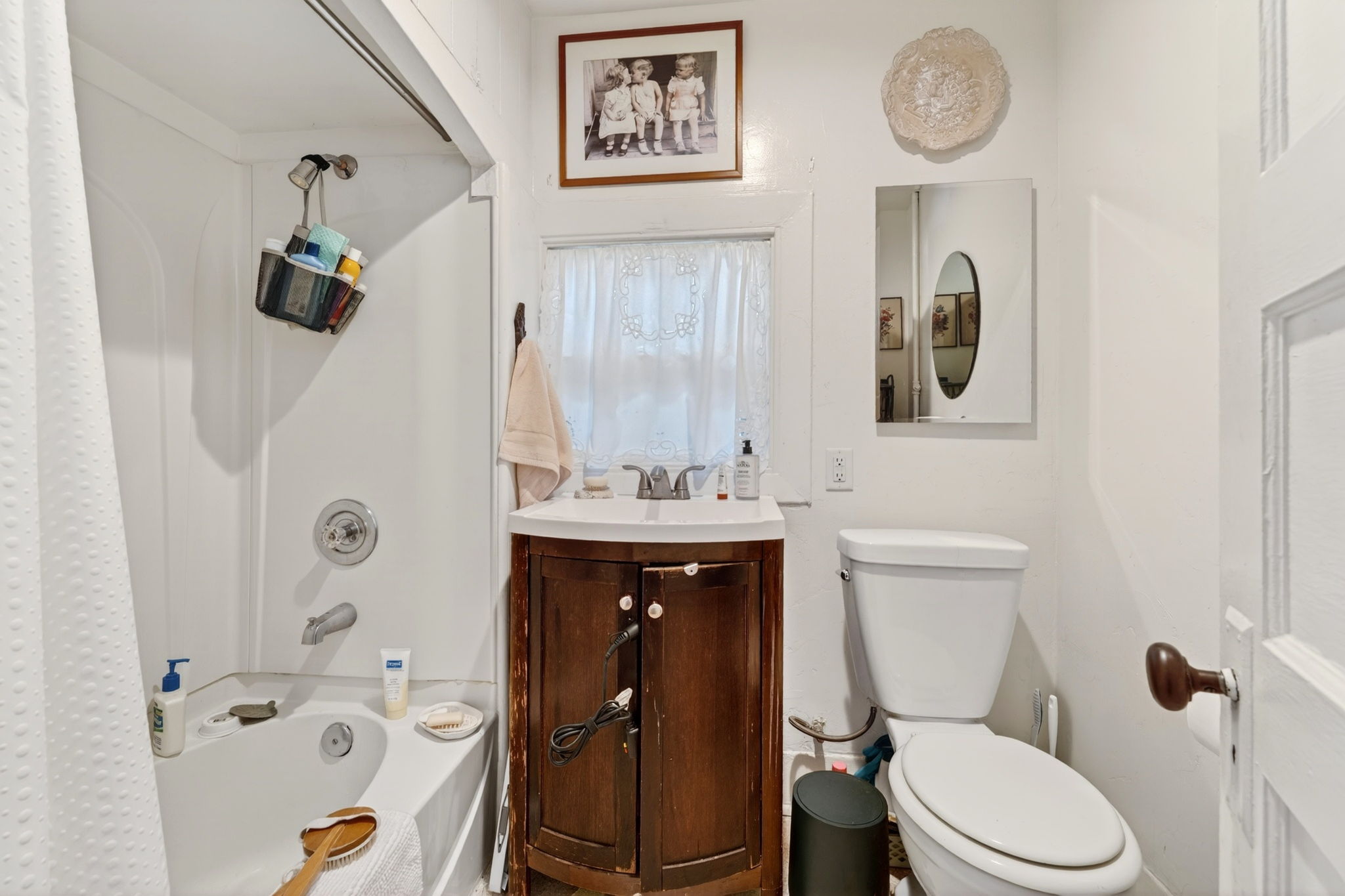 512 Howard St Bathroom.