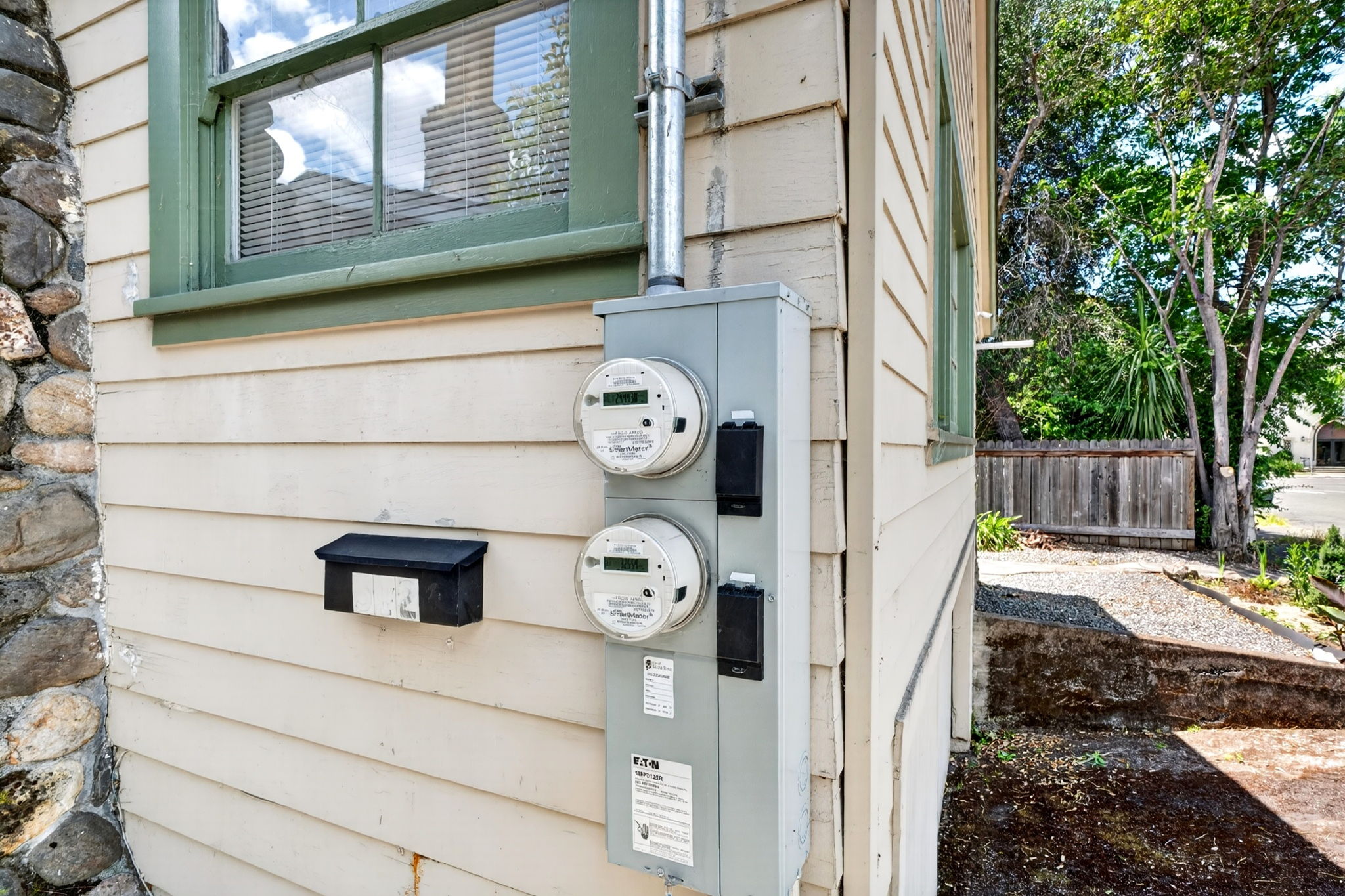 Electrical meters for 510 and 512 Howard St.