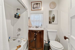 512 Howard St Bathroom.
