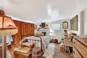512 Howard St bedroom.
