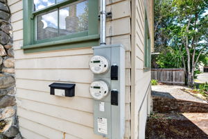 Electrical meters for 510 and 512 Howard St.