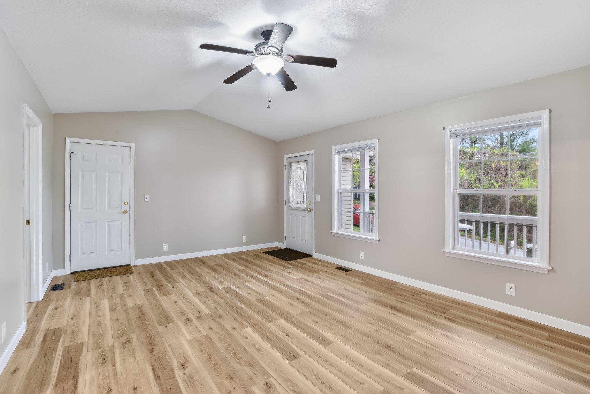 Laurel St-1104-009.jpg