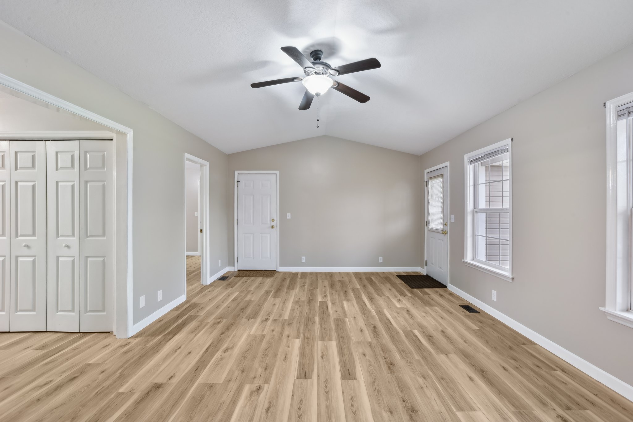 Laurel St-1104-010.jpg