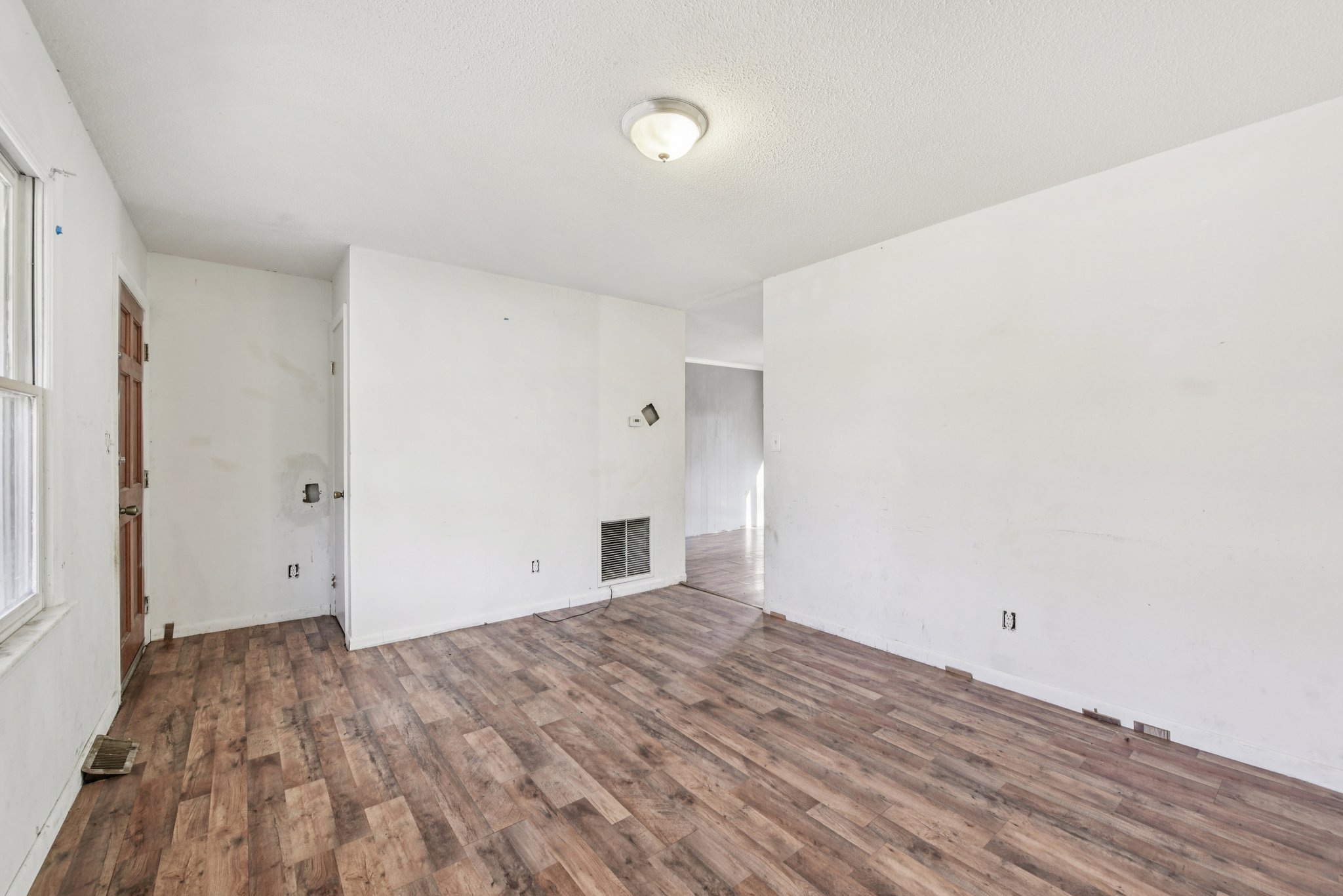 N Secrest Ave-S2511-005.jpg