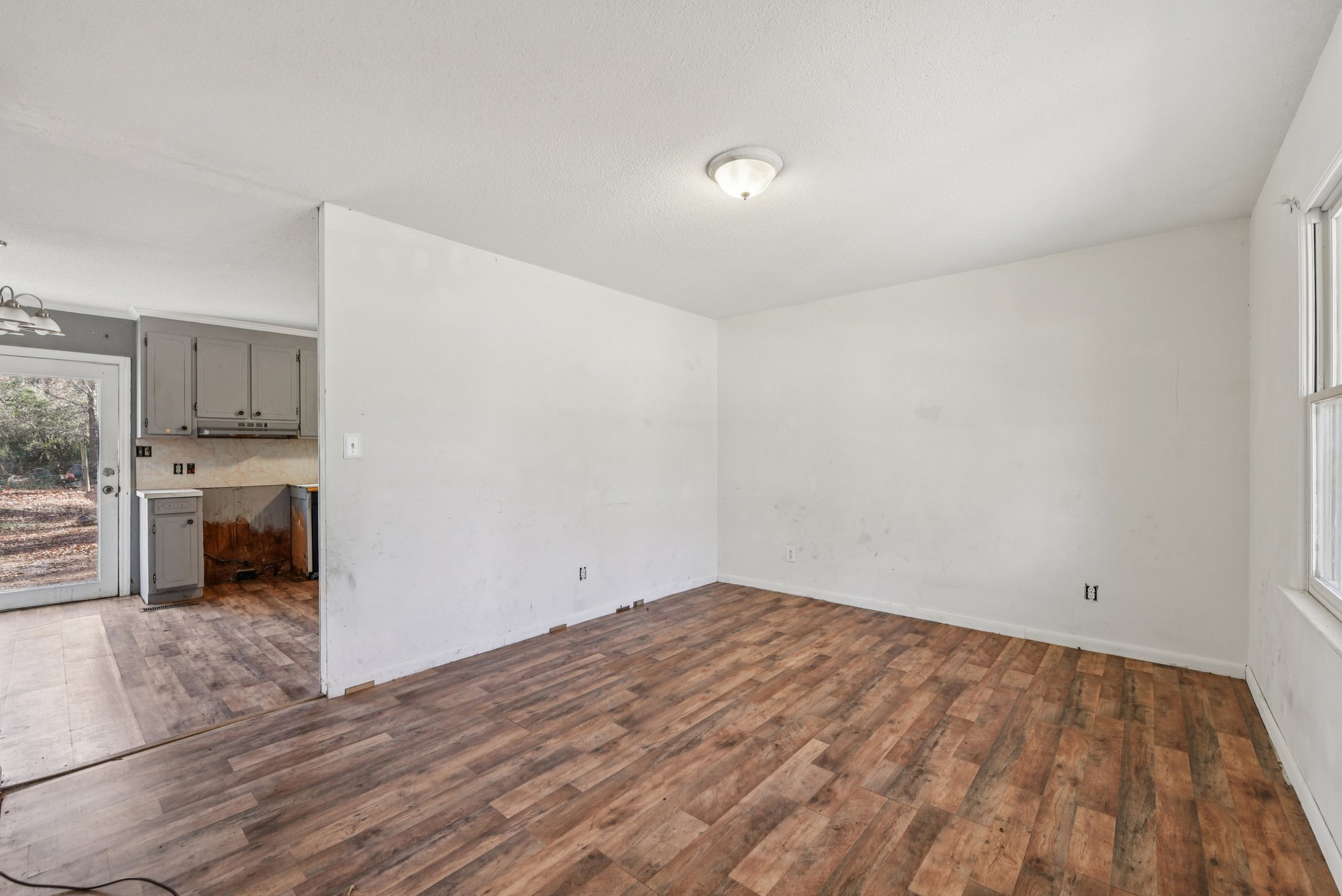 N Secrest Ave-S2511-006.jpg