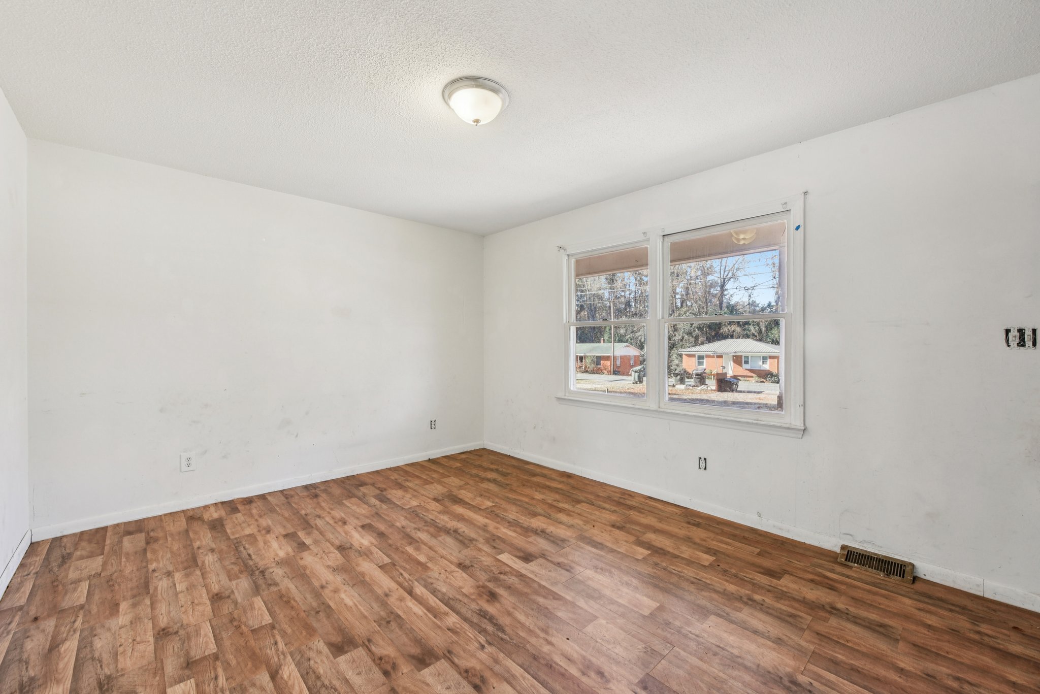 N Secrest Ave-S2511-007.jpg