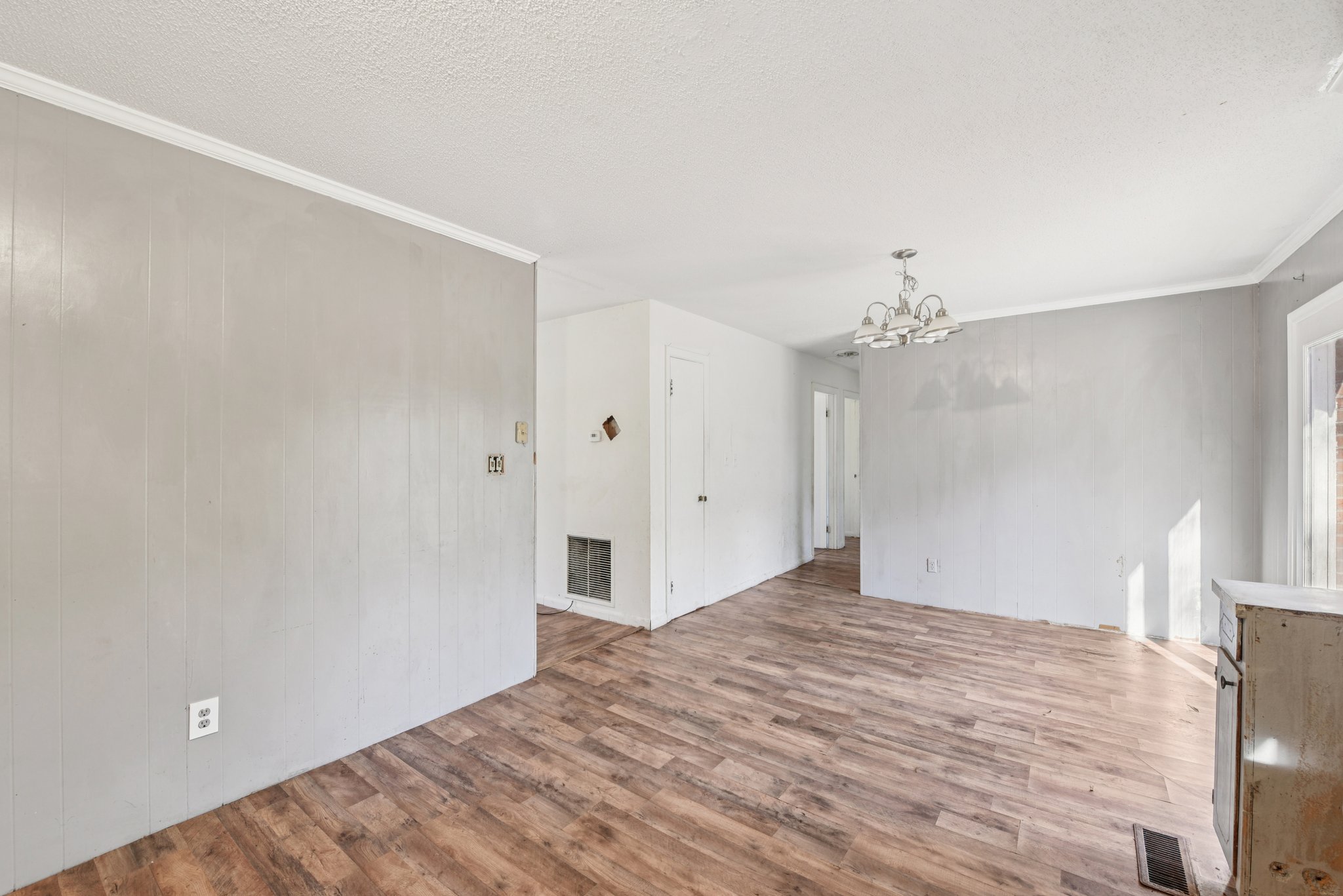 N Secrest Ave-S2511-011.jpg