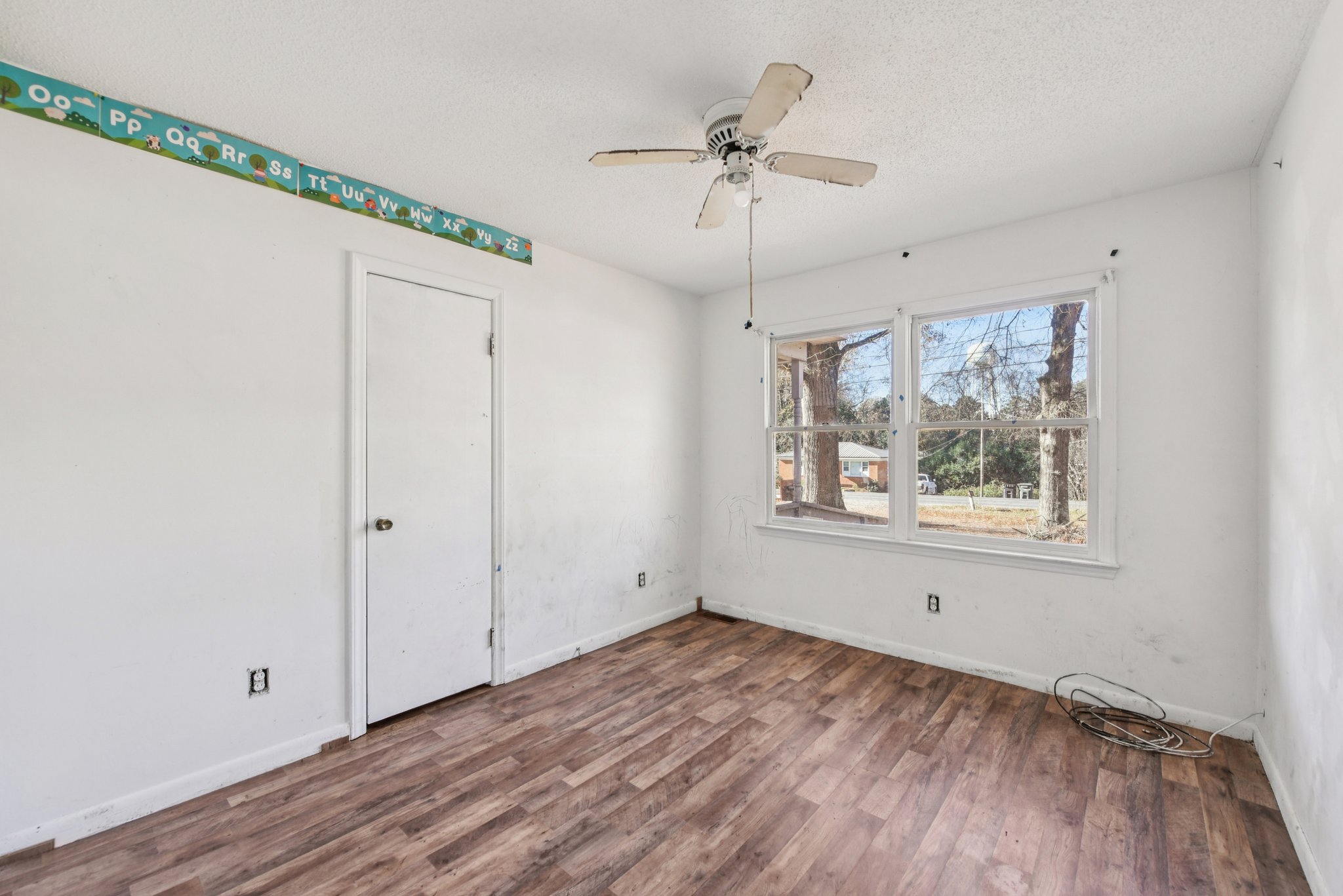 N Secrest Ave-S2511-016.jpg