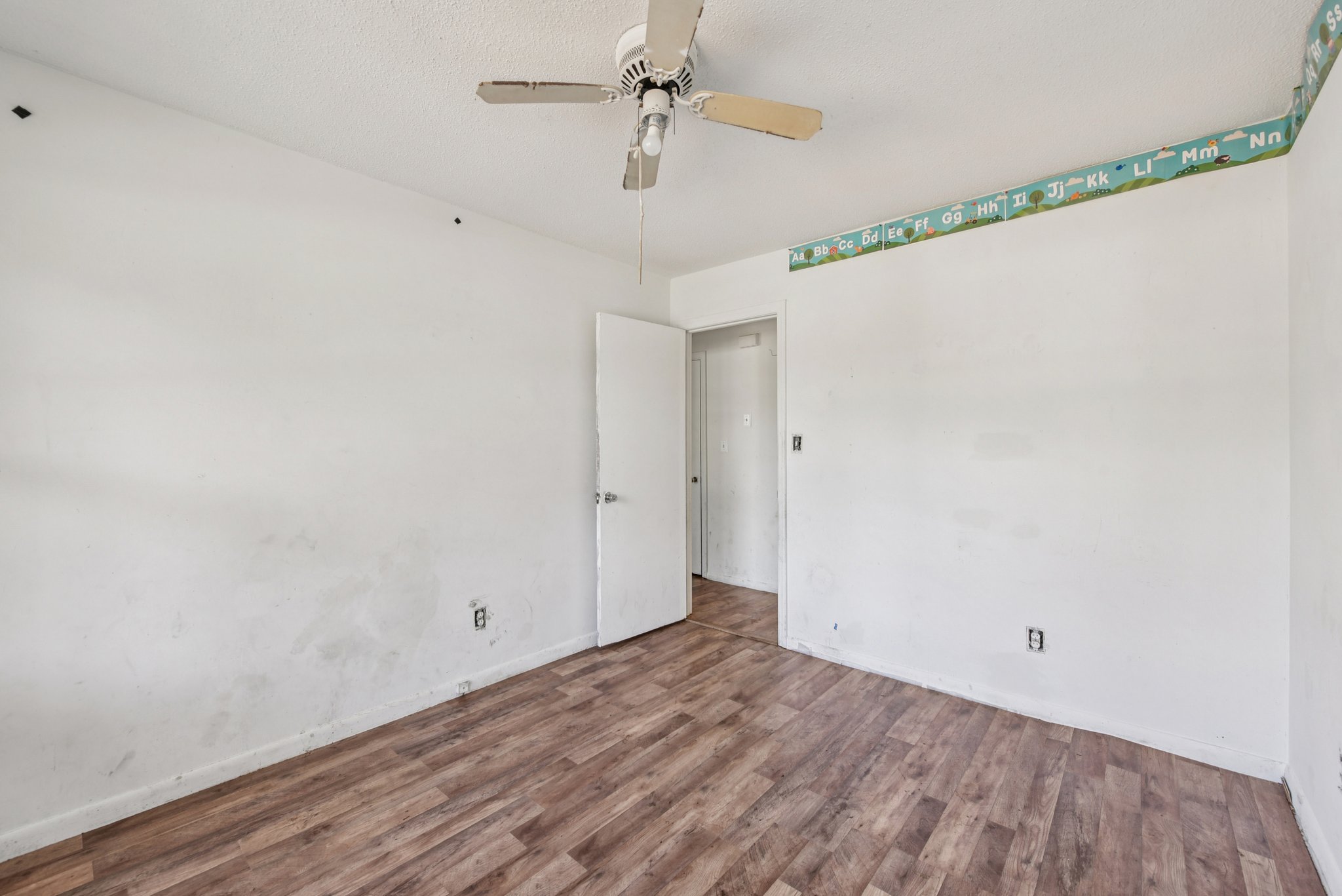 N Secrest Ave-S2511-017.jpg