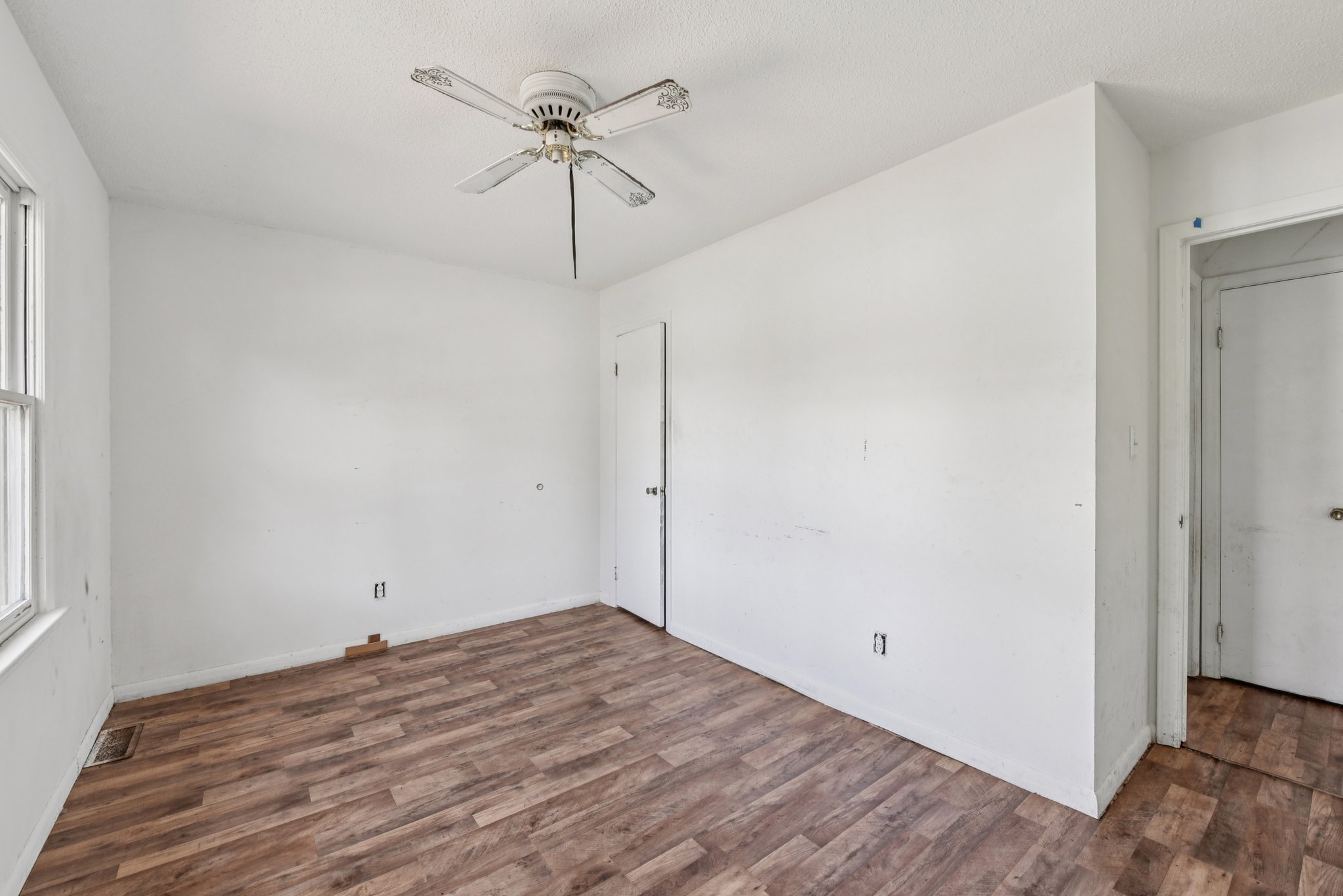 N Secrest Ave-S2511-019.jpg