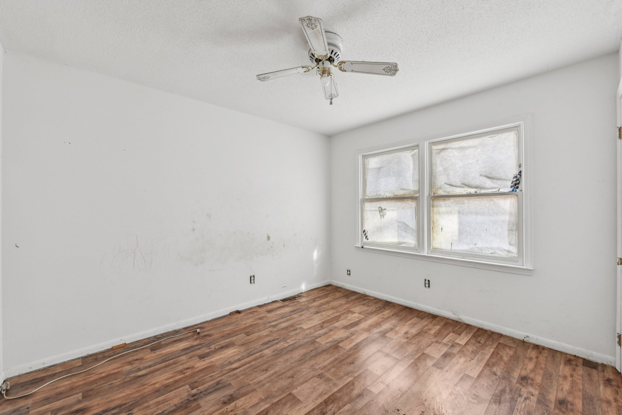 N Secrest Ave-S2511-020.jpg