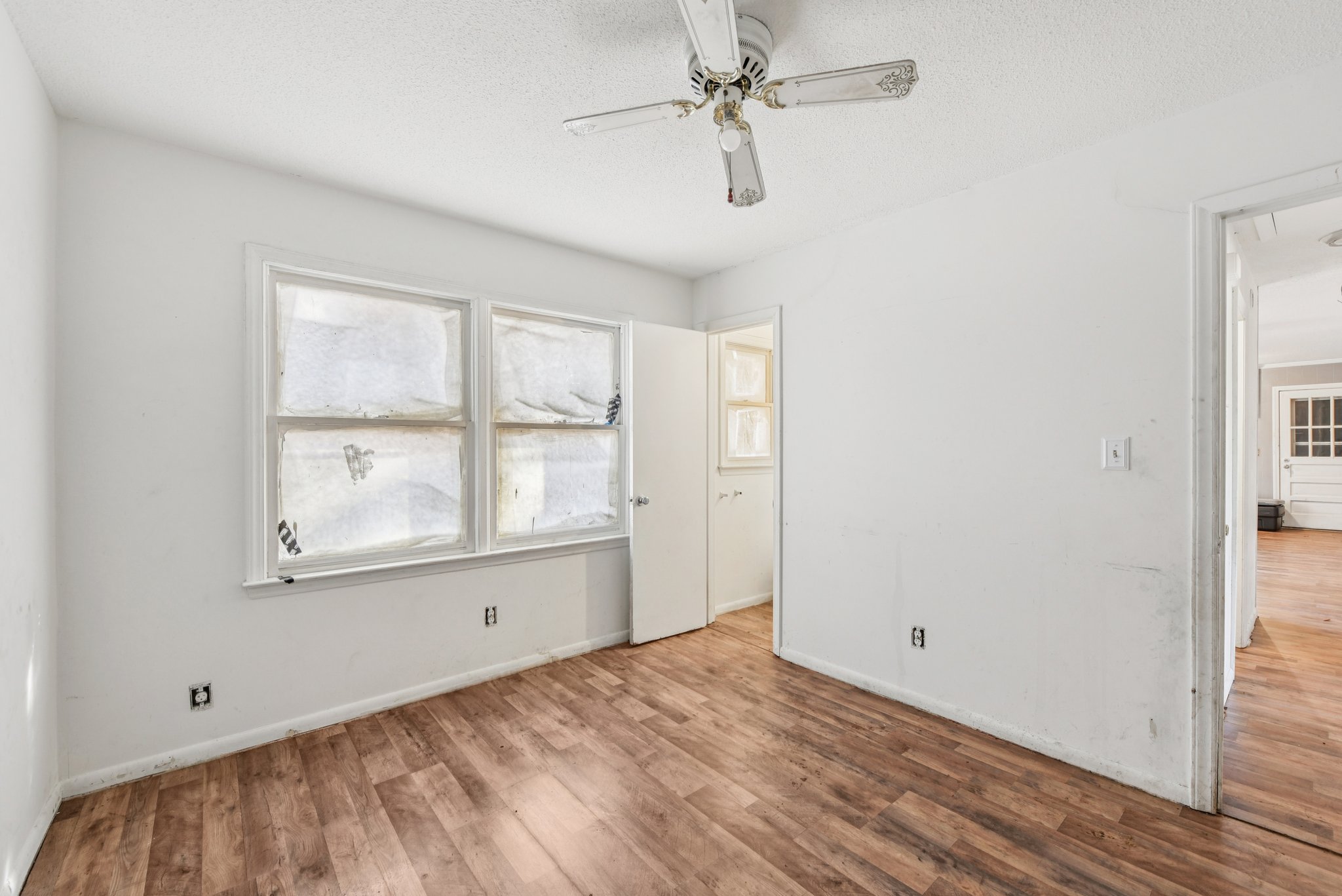 N Secrest Ave-S2511-021.jpg