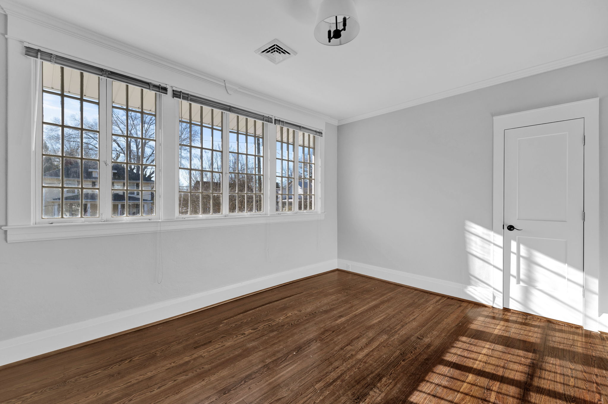 510 Patrick St-29