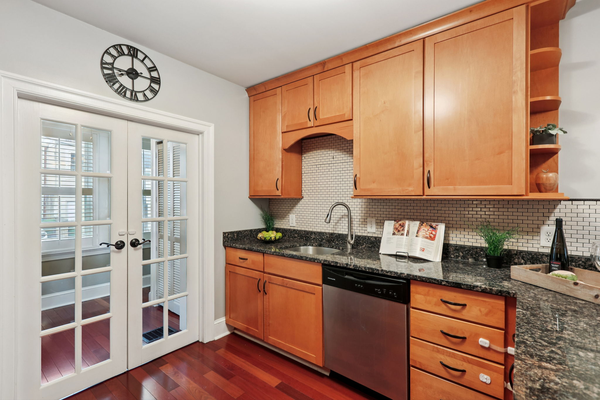 S Ellwood Ave-L2401-017