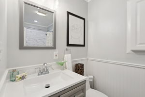 S Ellwood Ave-L2401-023