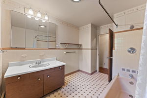 Full Bathroom - Main Floor