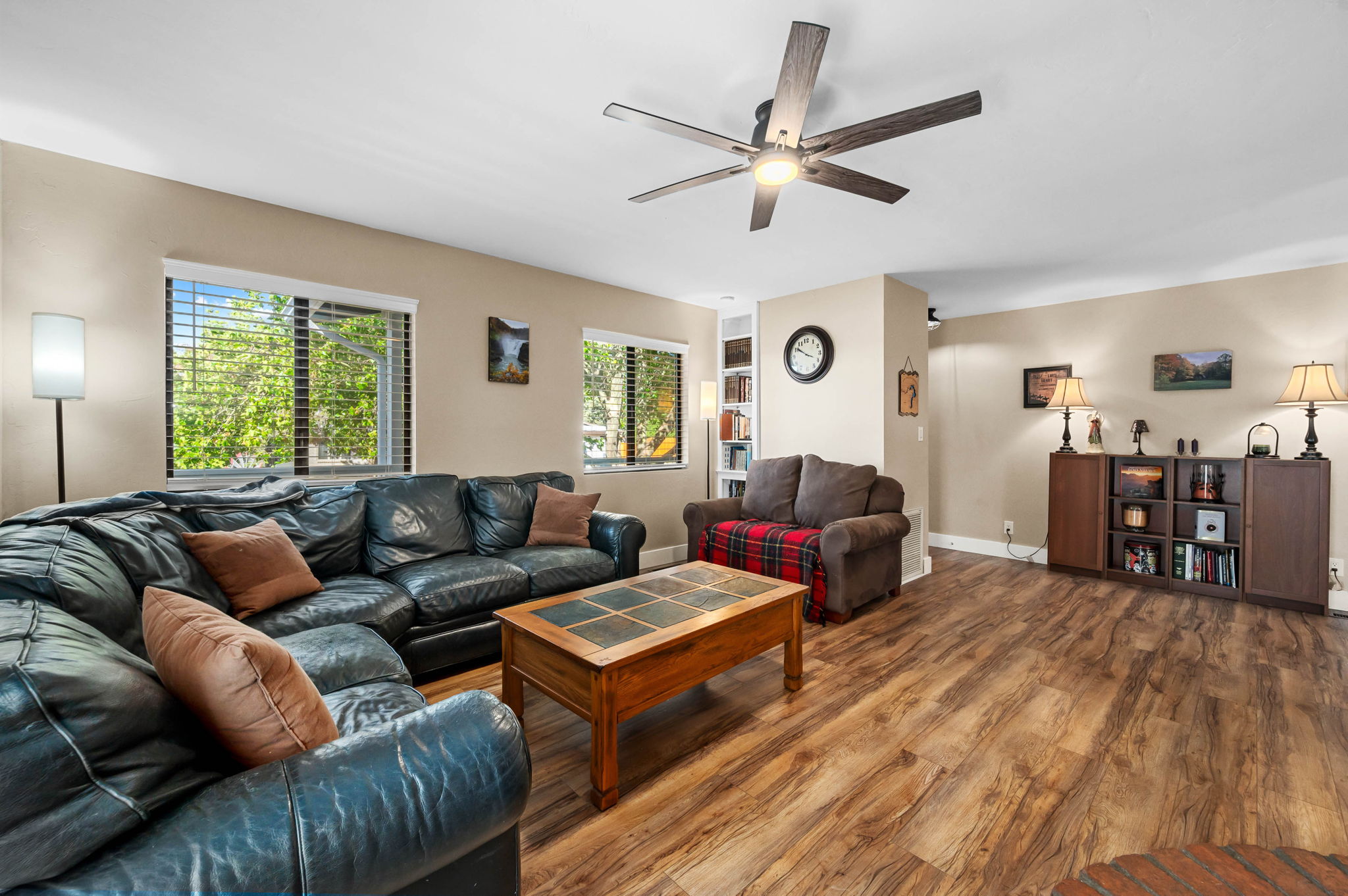 Living Room (2)