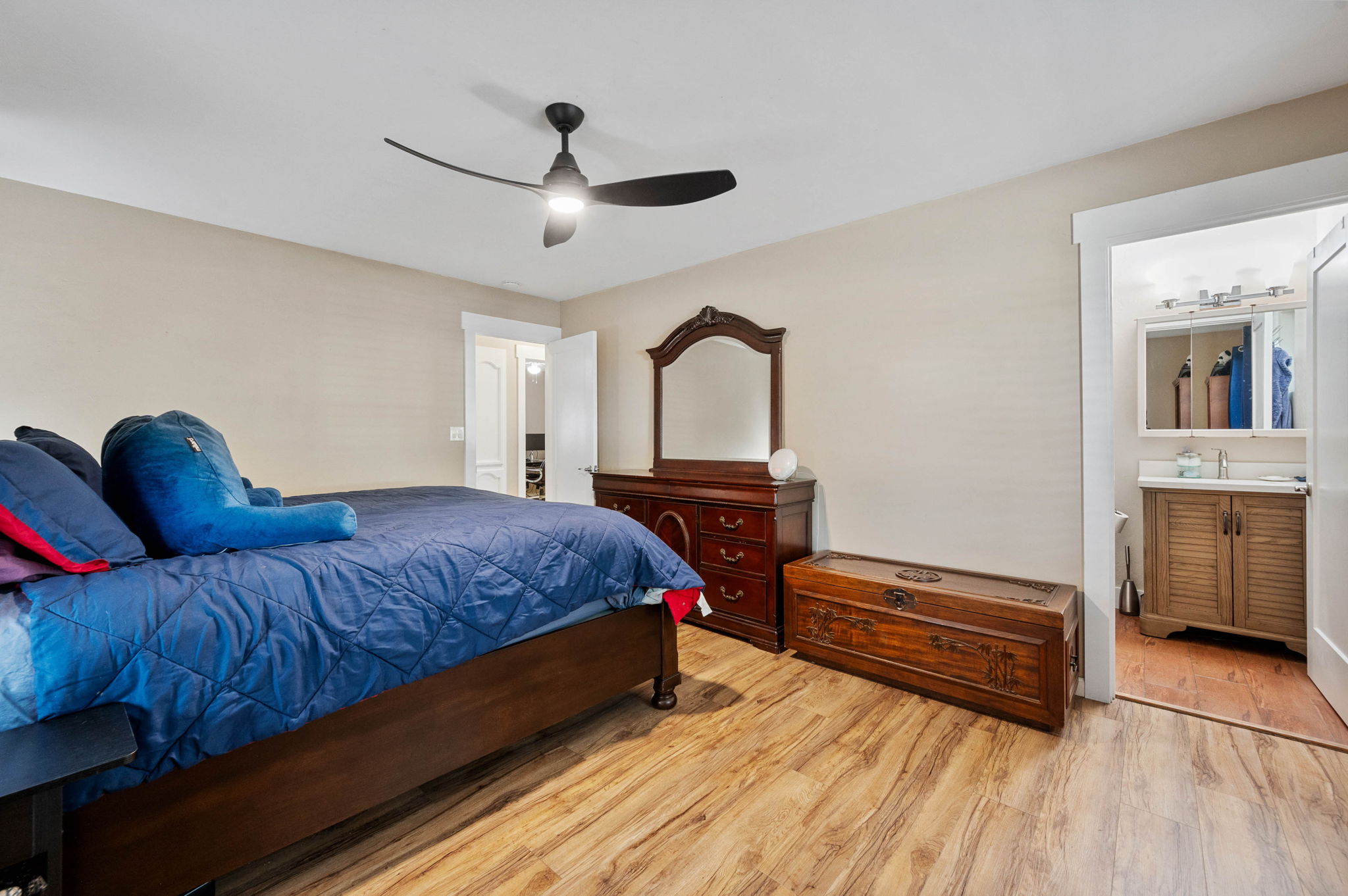 Primary Bedroom (2)
