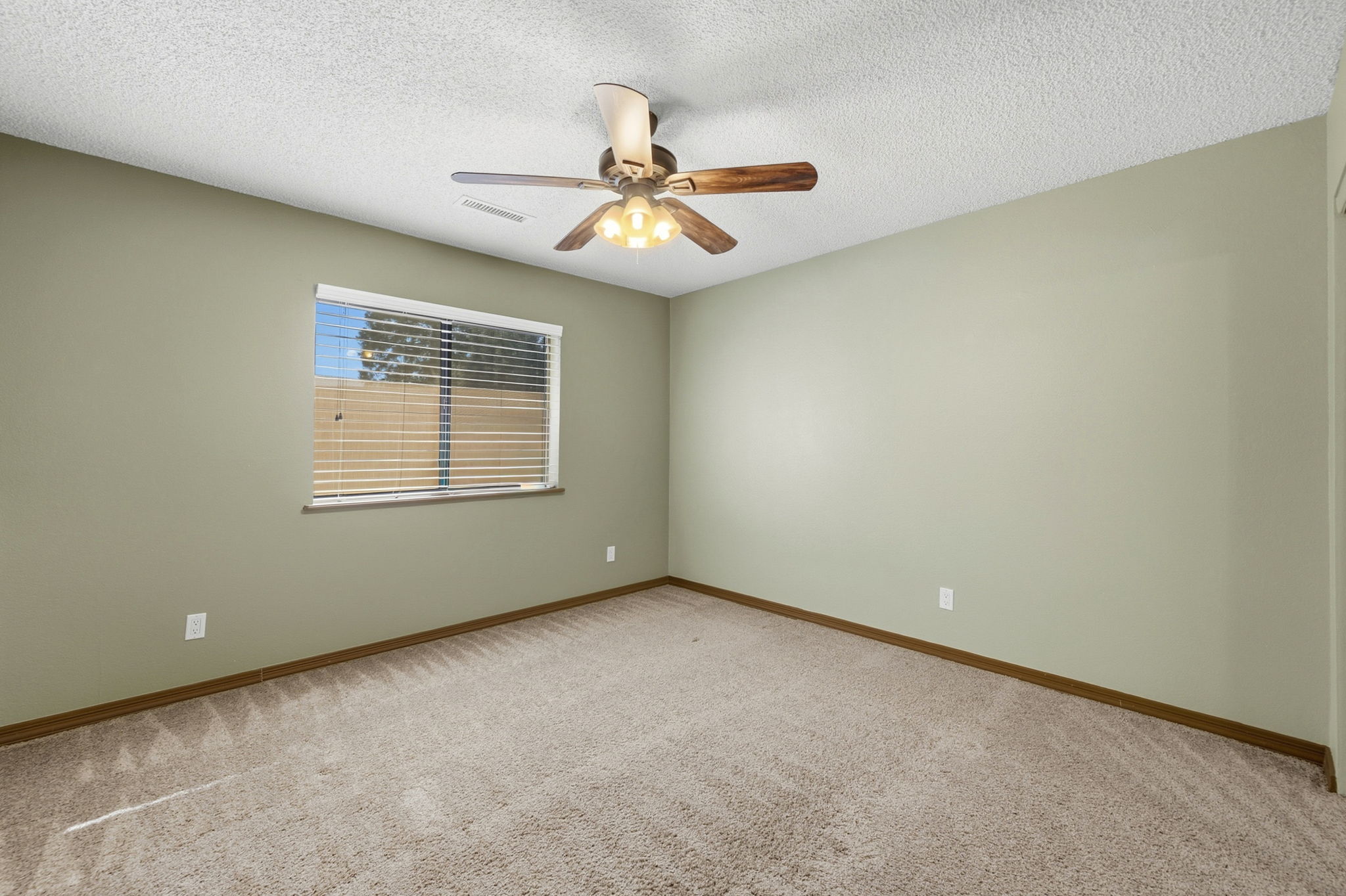 Bedroom 2(2)