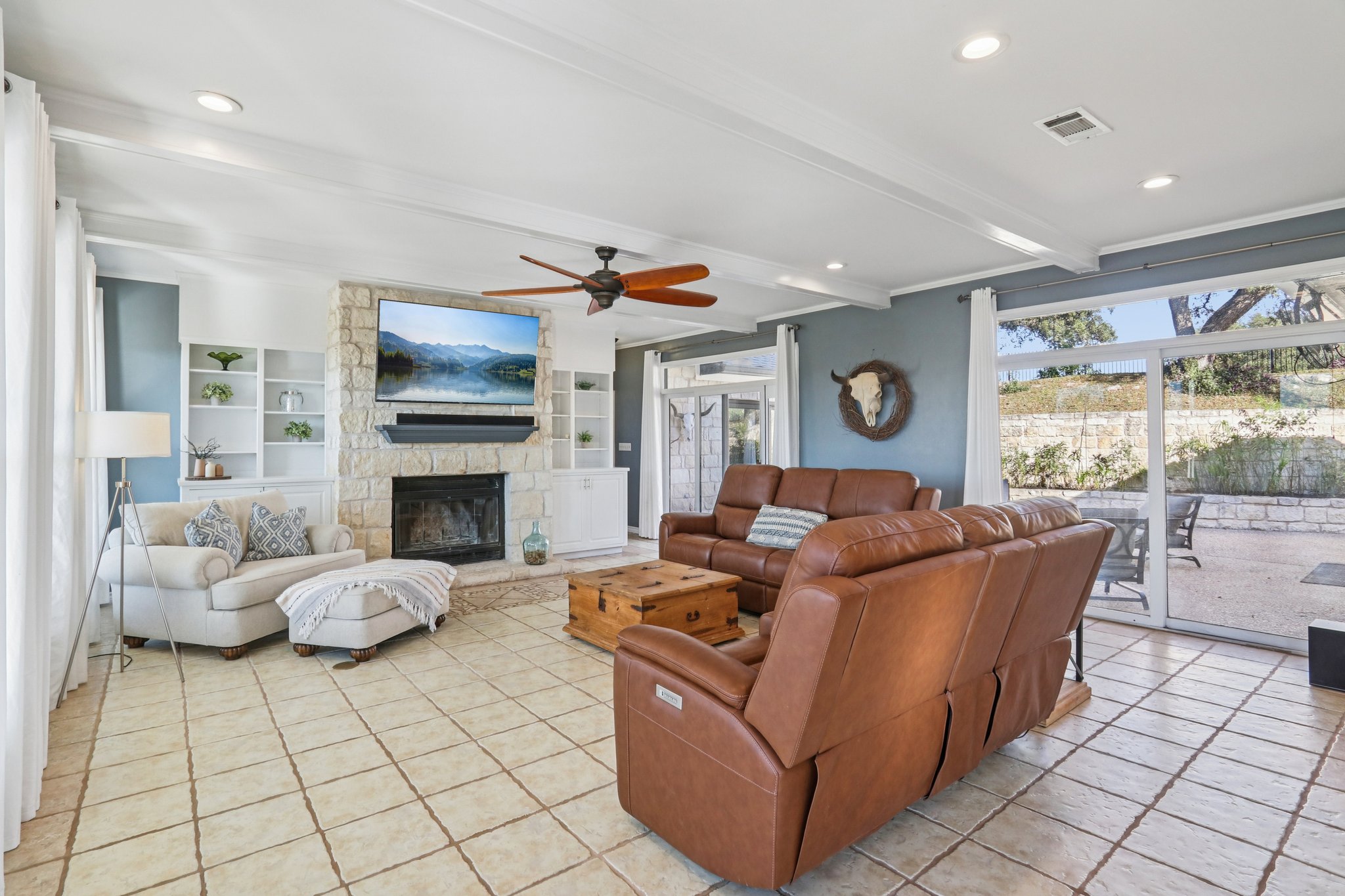 Country Club Dr-S1211-008.jpg